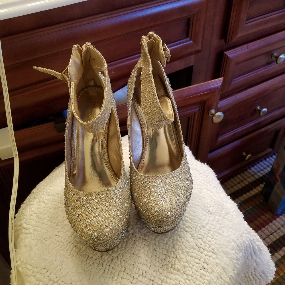 shoes - Picture 2 of 3